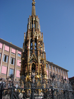 Nurumberg square gold fountain